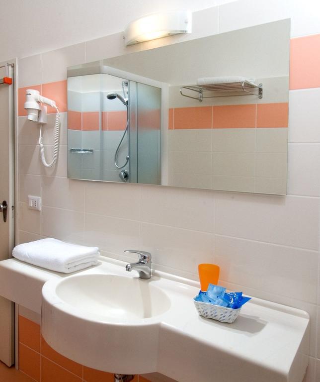 Hotel Continental Μιλάνο Μαριτίμα Εξωτερικό φωτογραφία